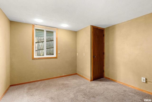 23 OAKHILL Court, Pekin, IL 61554