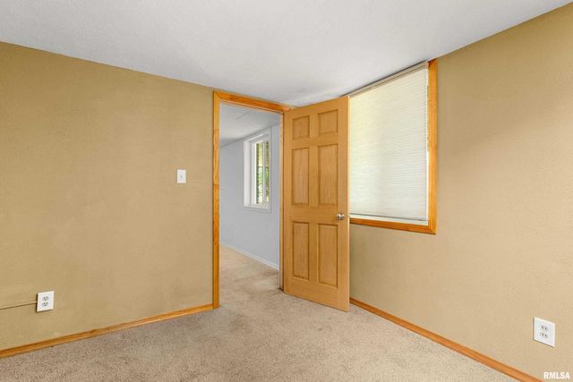 23 OAKHILL Court, Pekin, IL 61554