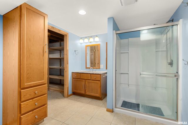 23 OAKHILL Court, Pekin, IL 61554