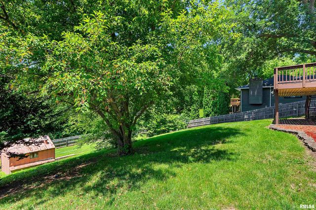 23 OAKHILL Court, Pekin, IL 61554