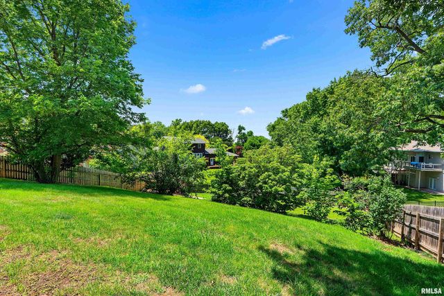23 OAKHILL Court, Pekin, IL 61554