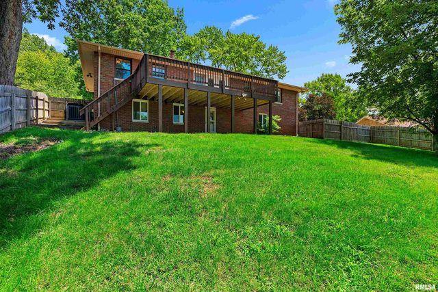 23 OAKHILL Court, Pekin, IL 61554