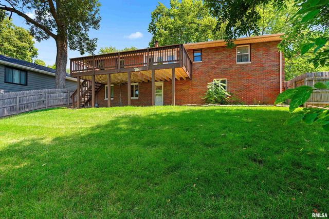 23 OAKHILL Court, Pekin, IL 61554