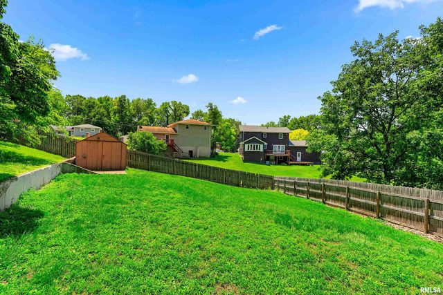 23 OAKHILL Court, Pekin, IL 61554