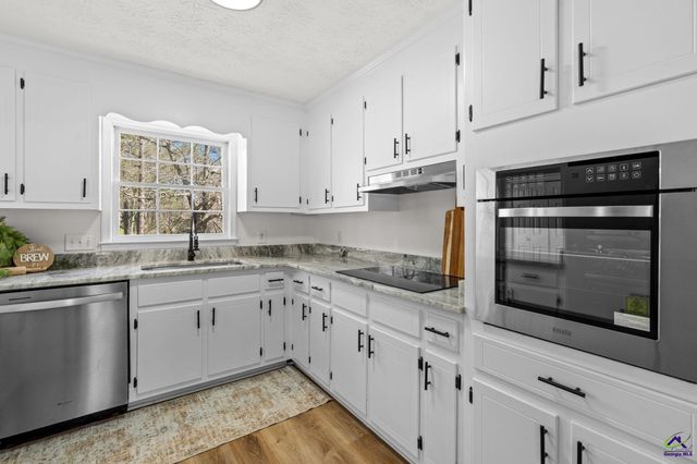 6806 Bay Point Drive, Macon, GA 31220