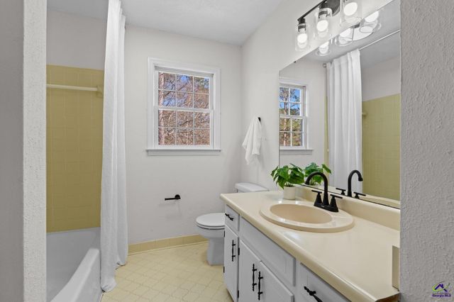 6806 Bay Point Drive, Macon, GA 31220