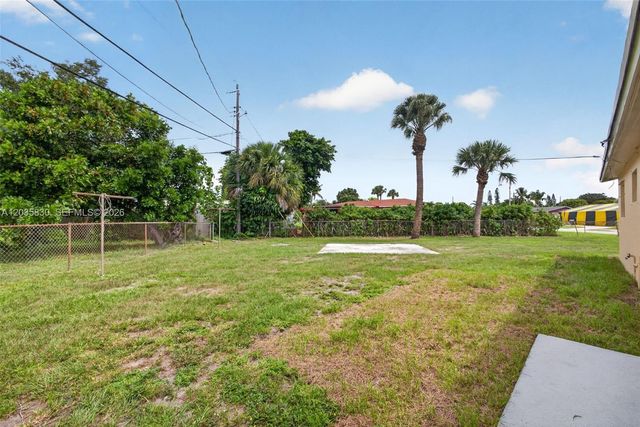 560 W 34th Street, Riviera Beach, FL 33404