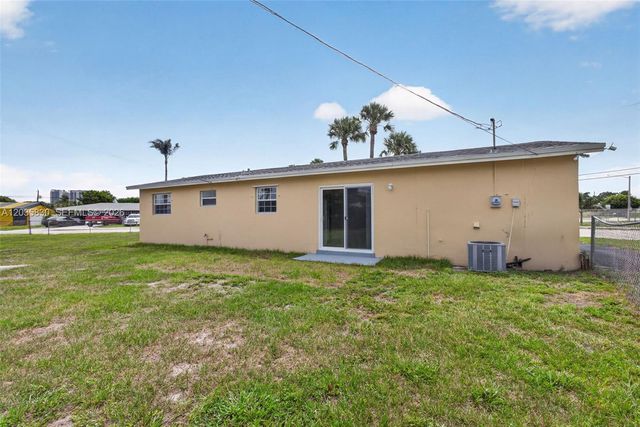 560 W 34th Street, Riviera Beach, FL 33404