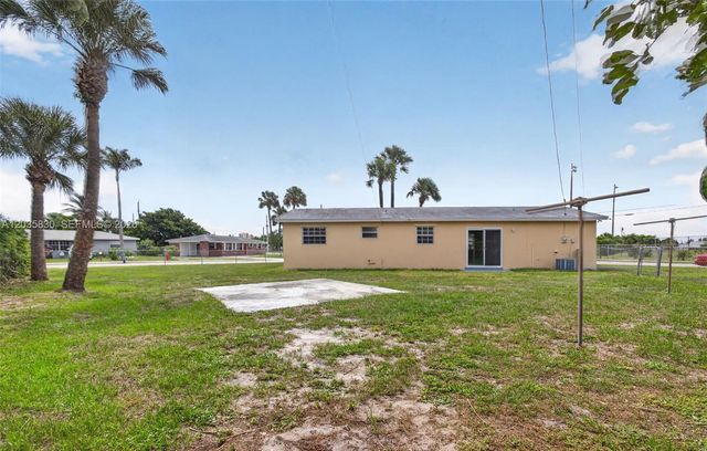 560 W 34th Street, Riviera Beach, FL 33404
