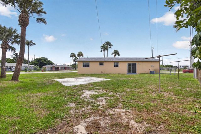 560 W 34th Street, Riviera Beach, FL 33404