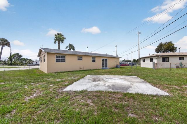 560 W 34th Street, Riviera Beach, FL 33404