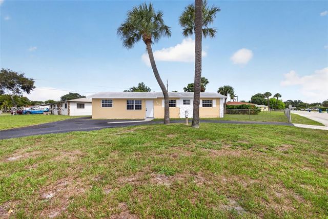 560 W 34th Street, Riviera Beach, FL 33404
