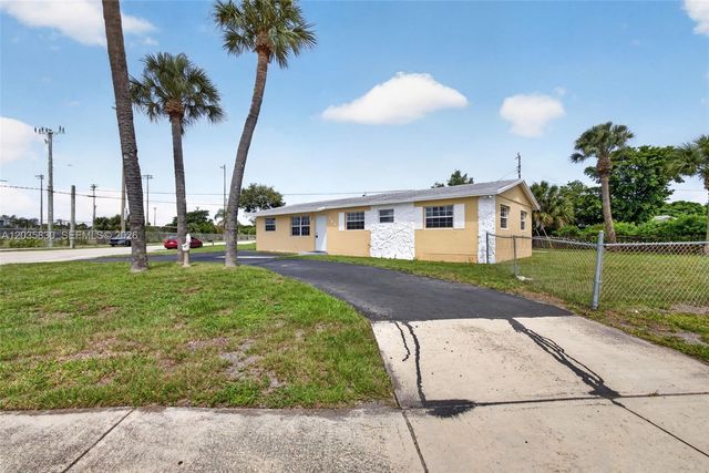 560 W 34th Street, Riviera Beach, FL 33404