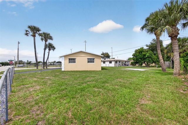 560 W 34th Street, Riviera Beach, FL 33404