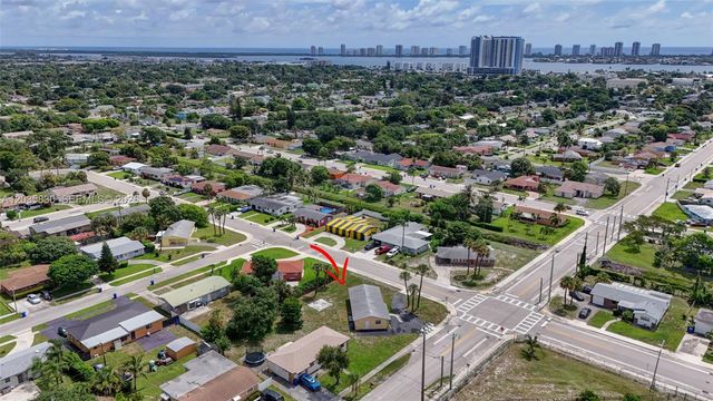 560 W 34th Street, Riviera Beach, FL 33404