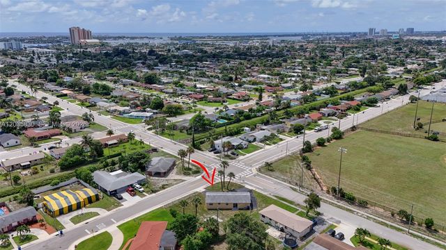 560 W 34th Street, Riviera Beach, FL 33404