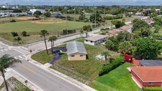 560 W 34th Street, Riviera Beach, FL 33404