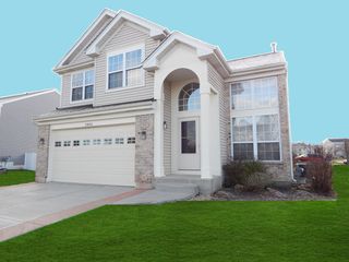 2800 E BRIDLEWAY Court, Carpentersville, IL 60110