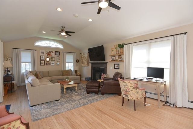 23 Wayne St, Haverhill, MA 01835