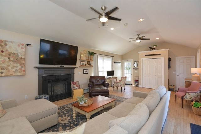23 Wayne St, Haverhill, MA 01835