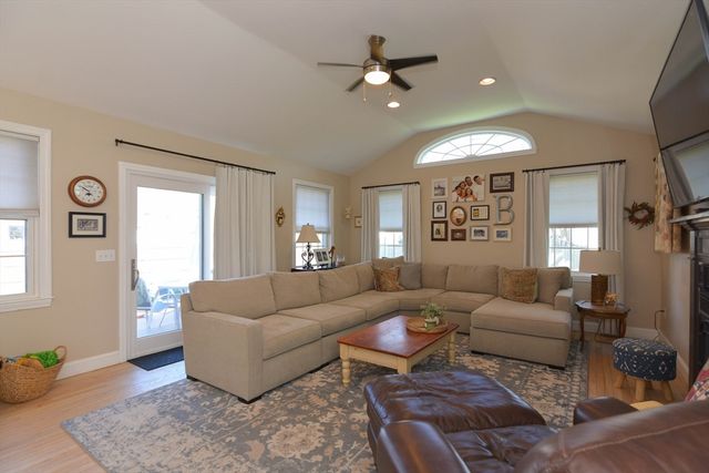 23 Wayne St, Haverhill, MA 01835