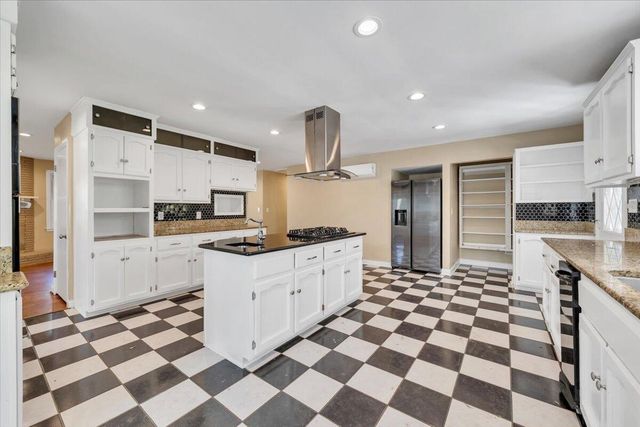 1065 Cain DR, Vinton, VA 24179