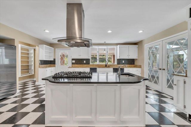 1065 Cain DR, Vinton, VA 24179