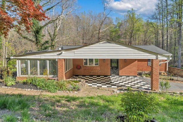 1065 Cain DR, Vinton, VA 24179