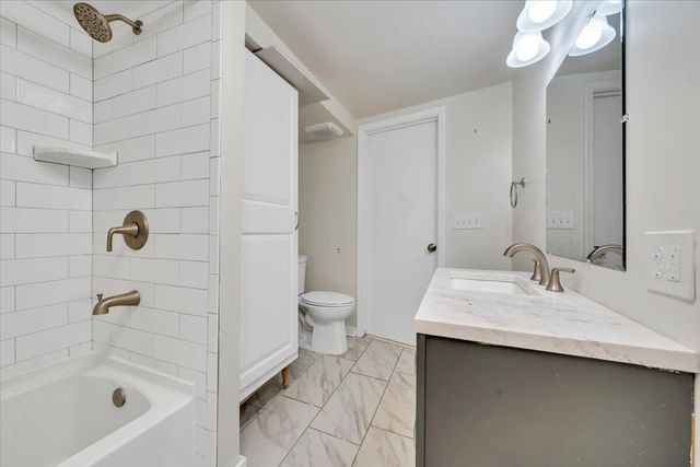 1065 Cain DR, Vinton, VA 24179