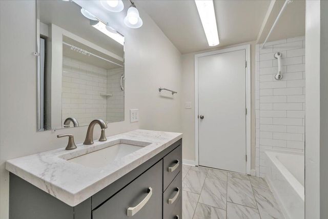 1065 Cain DR, Vinton, VA 24179
