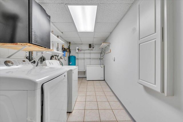 1065 Cain DR, Vinton, VA 24179