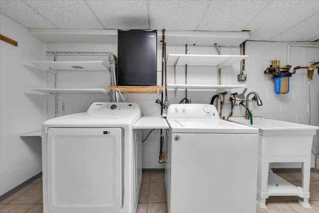1065 Cain DR, Vinton, VA 24179