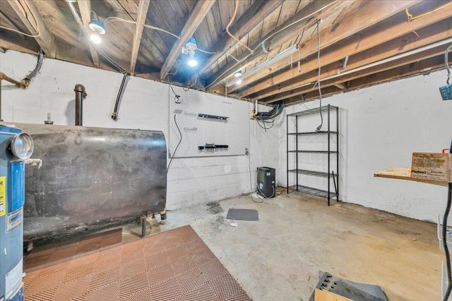 1065 Cain DR, Vinton, VA 24179