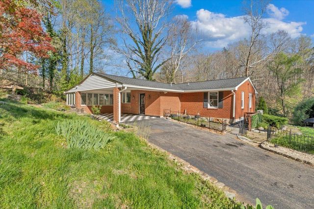 1065 Cain DR, Vinton, VA 24179