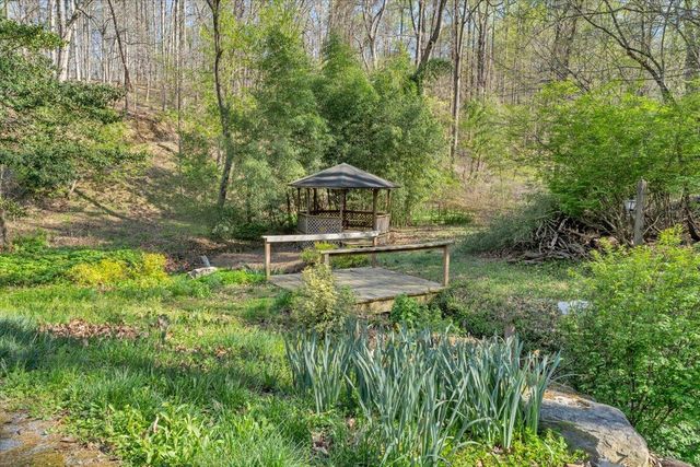 1065 Cain DR, Vinton, VA 24179