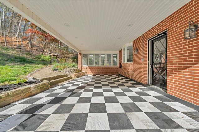1065 Cain DR, Vinton, VA 24179