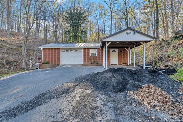 1065 Cain DR, Vinton, VA 24179