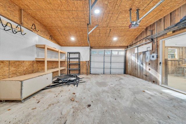 1065 Cain DR, Vinton, VA 24179