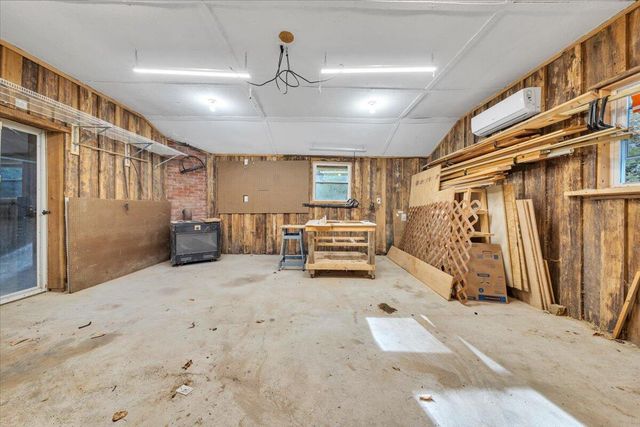 1065 Cain DR, Vinton, VA 24179