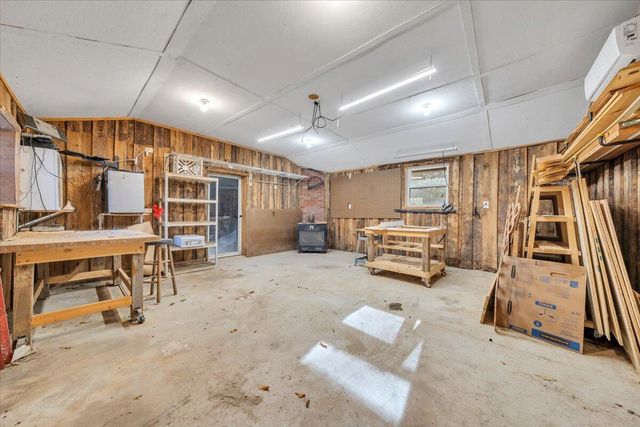 1065 Cain DR, Vinton, VA 24179