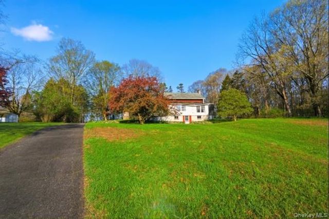 32 Heinsman Lane, Wallkill, NY 12589