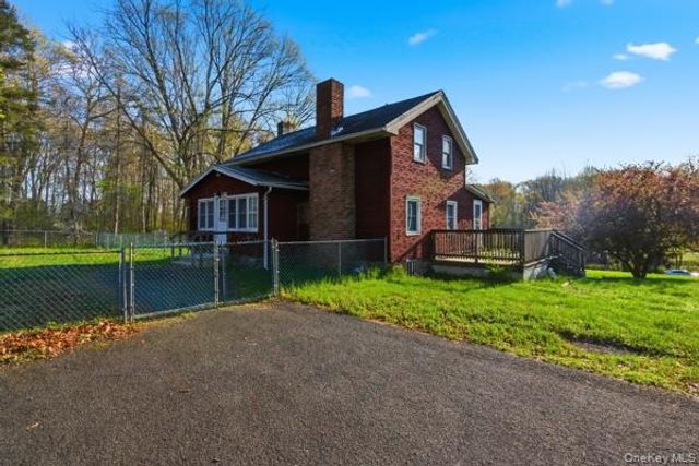 32 Heinsman Lane, Wallkill, NY 12589