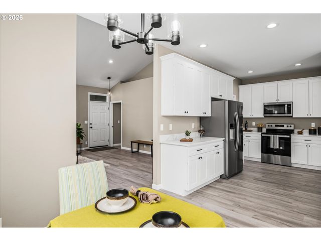 6023 MONDAVI Ln, Eugene, OR 97402