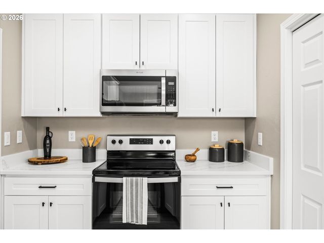 6023 MONDAVI Ln, Eugene, OR 97402