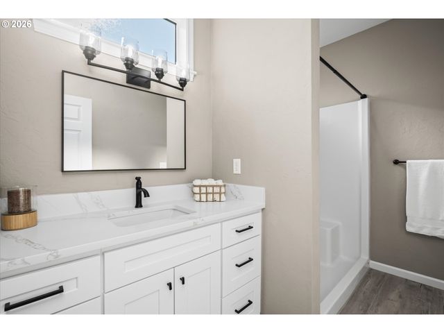 6023 MONDAVI Ln, Eugene, OR 97402