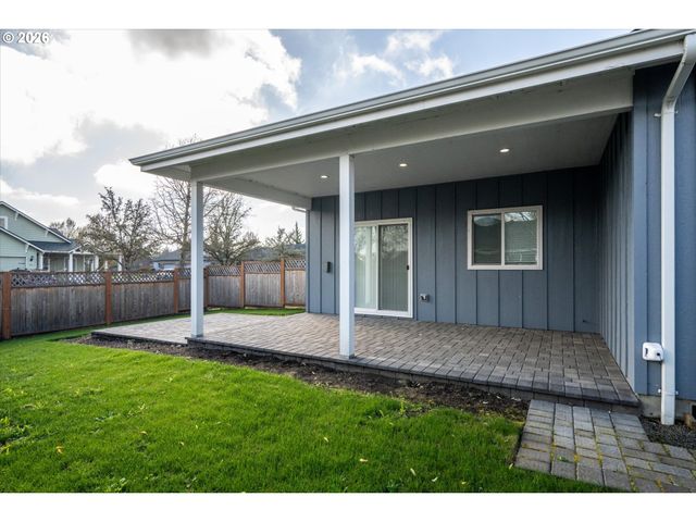 6023 MONDAVI Ln, Eugene, OR 97402