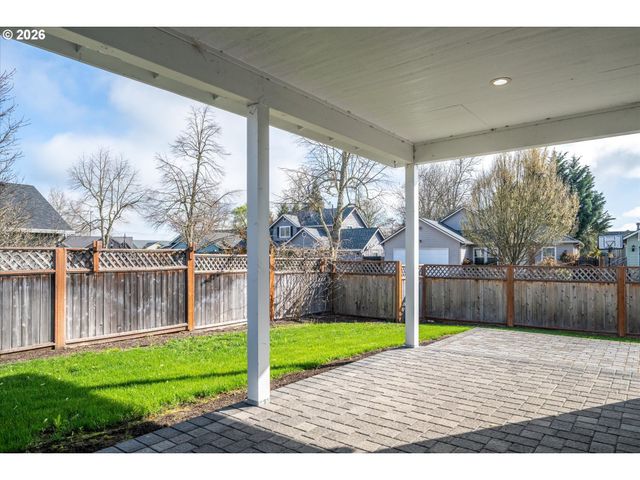 6023 MONDAVI Ln, Eugene, OR 97402