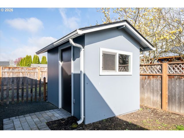 6023 MONDAVI Ln, Eugene, OR 97402