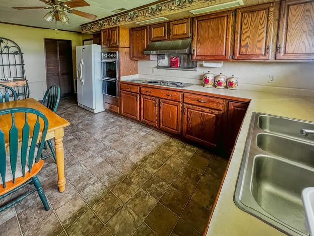 560 E State Street, Caraway, AR 72419