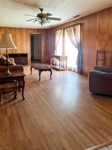 560 E State Street, Caraway, AR 72419